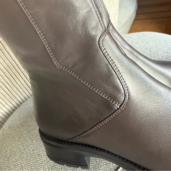 La Canadienne Elegant Brown Leather Ankle Boots - Picture 12 of 14
